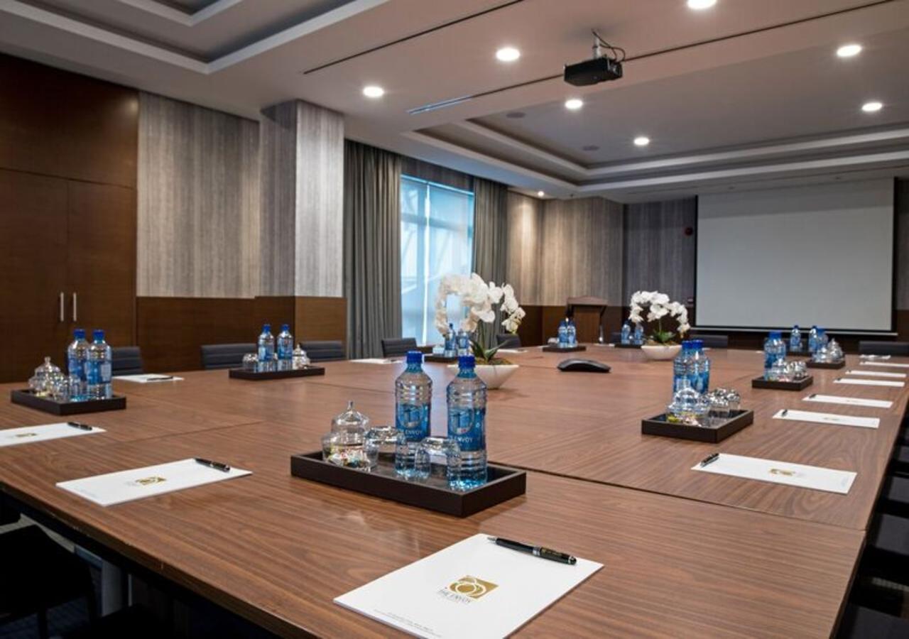 The Envoy Hotel Абуджа Экстерьер фото